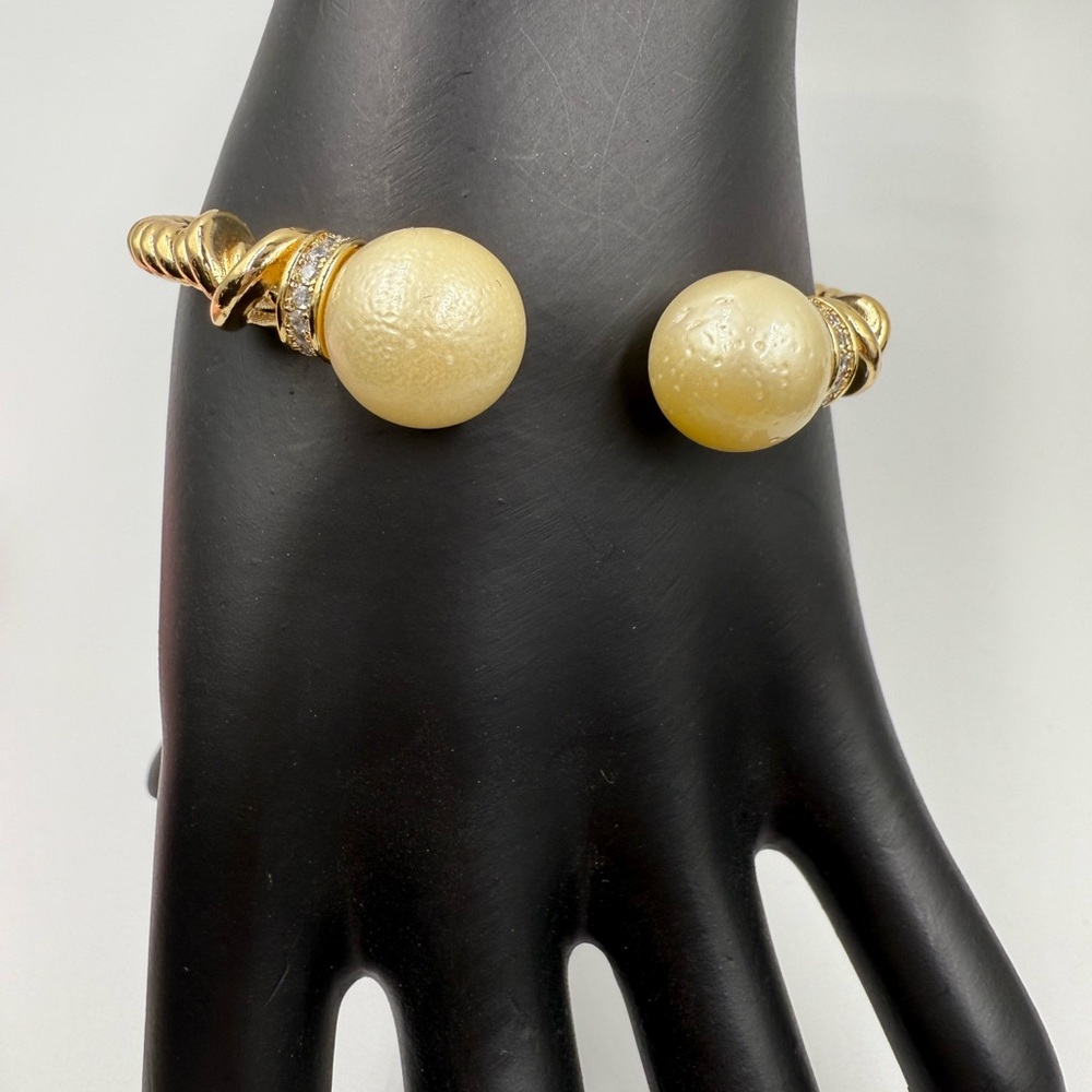 Elegant South Sea Cream Pearl Bangle